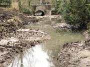 Terrassement des matériaux et création d’un tracé mineur sinueux dans l’emprise du lit mineur avant travaux.